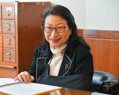 鄭若驊以「新型冠狀病毒相關爭議的網上爭議解決計劃」為題發表網誌。資料圖片