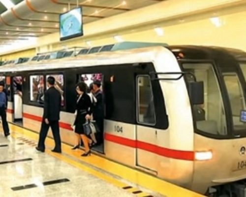 北韓平壤地鐵大翻新，令人眼前一亮。（網圖）