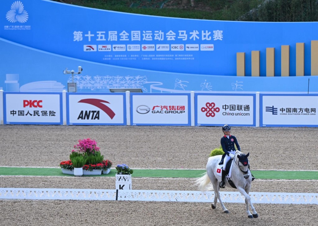 香港騎手何苑欣與馬會贊助馬匹「Lord Sandro K」在盛裝舞步個人賽獲得66.935分，位列第七名。香港賽馬會圖片