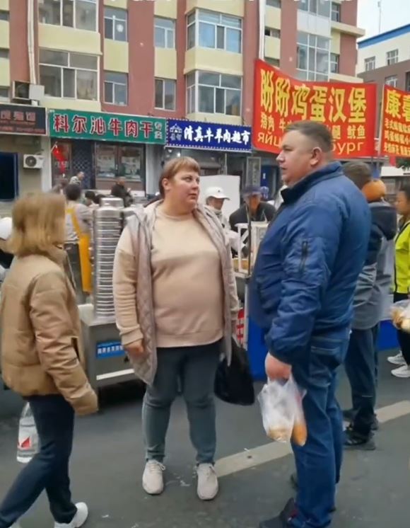 许多俄罗斯人到中国买早餐。影片截图