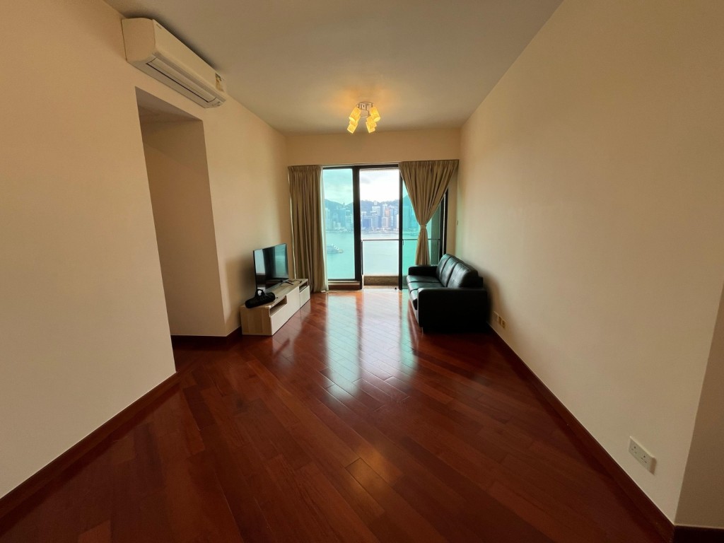 九龍站上蓋屋苑凱旋門1座高層B室，實用面積841方呎，現叫價3800萬。