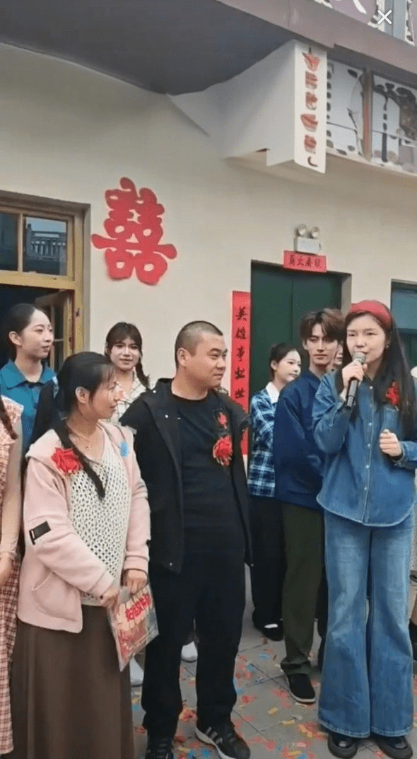 內媒報道「520」當日在萬歲山武俠城景區的實際情況。 都市頻道