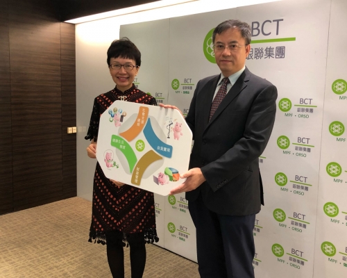 BCT銀聯集團董事總經理及行政總裁劉嘉時(左)和「香港浸會大學工商管理學院」財務及决策學系副教授麥萃才(右)籲港人及早為退休生活作準備。