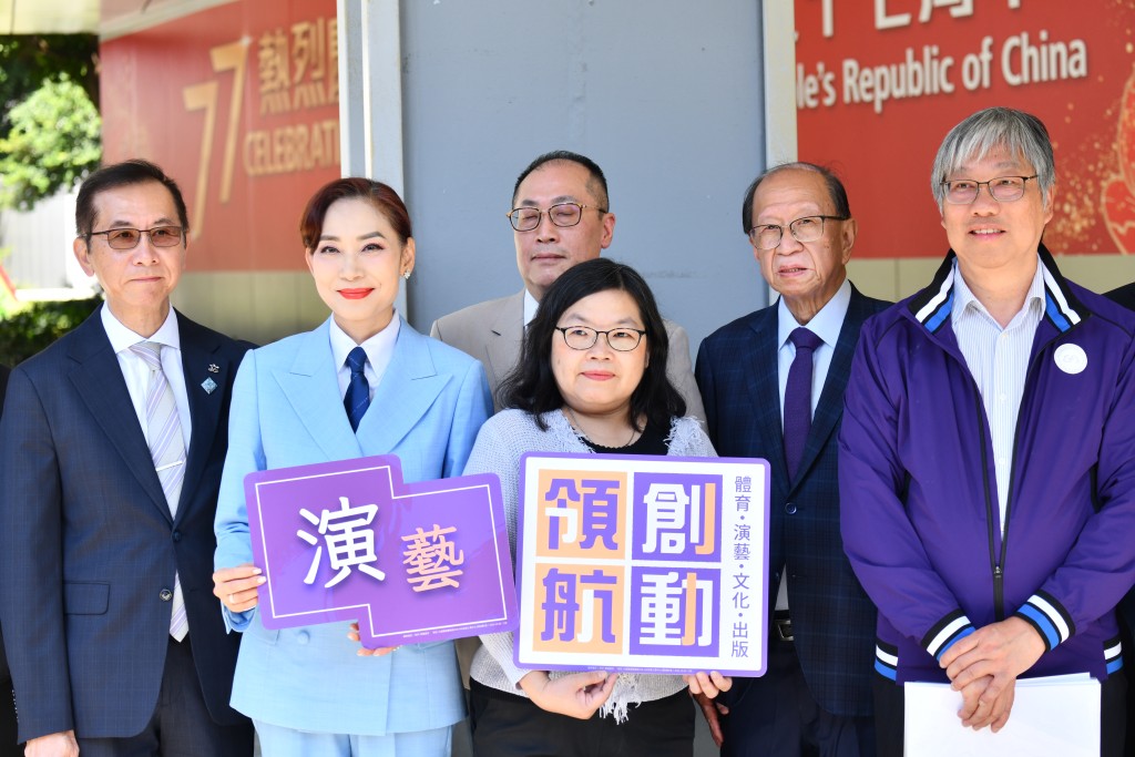鄺美雲到場支持。 鄺美雲到場支持。