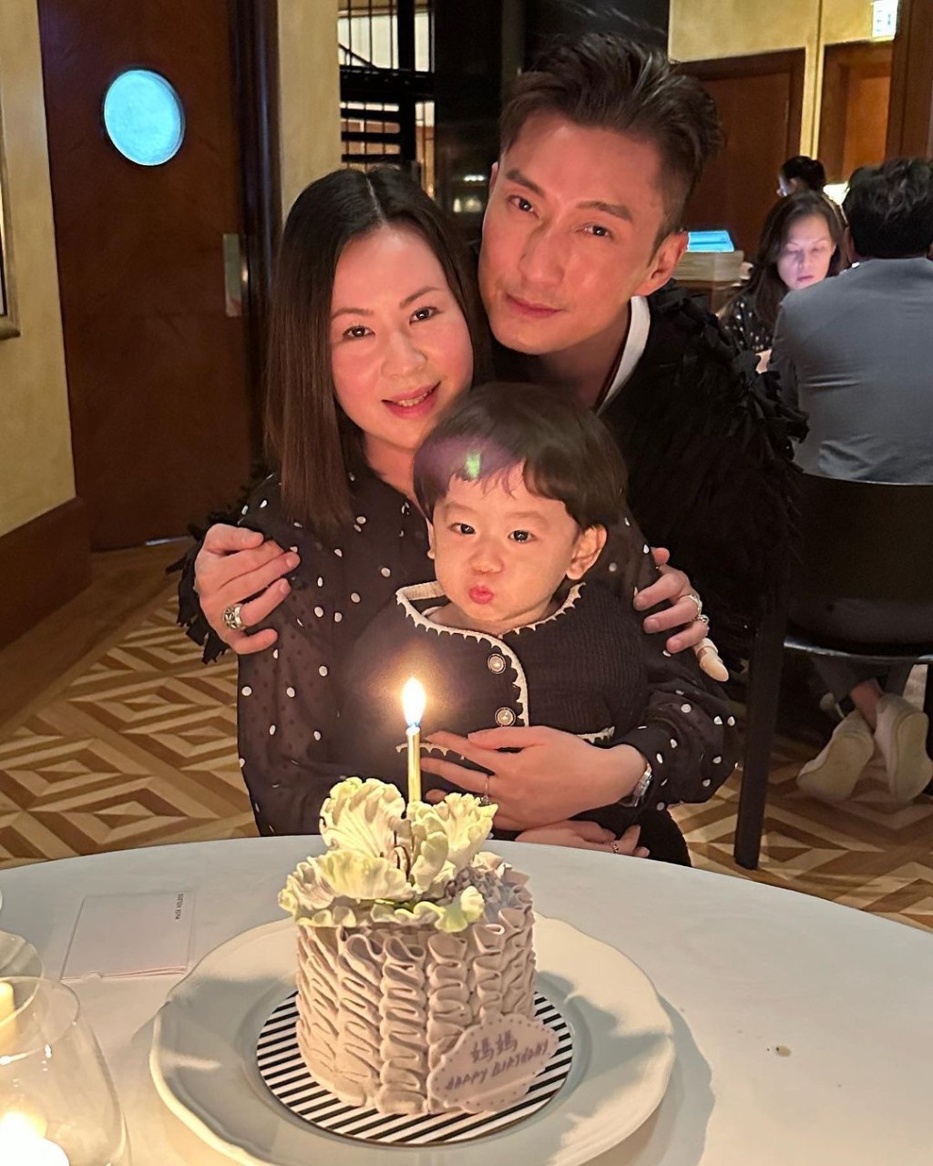 陳山聰於2019年與拍拖5年的從事美容業的圈外女友Apple結婚，翌年誕下囝囝。