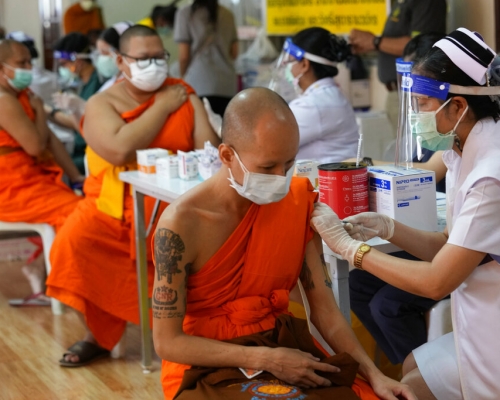 泰國超過6,600萬人口當中，只有5.8%民眾完成接種兩劑新冠疫苗。AP資料圖片