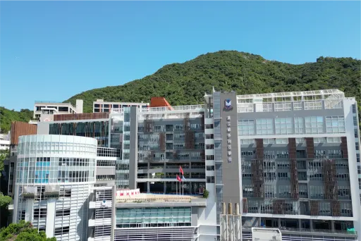 作为本港首间提供小学、中学及大学预科一贯制IB课程的知名学校，VSA小学部每位学生每年学费高达191,700港元。（学校官网图片）