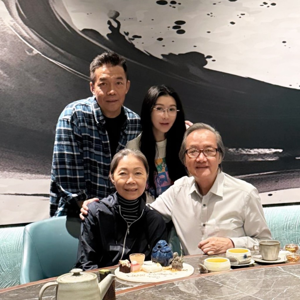 歐綺霞自從嫁富商老公後便淡出幕前,專心照顧家庭。 歐綺霞自從嫁富商老公後便淡出幕前,專心照顧家庭。