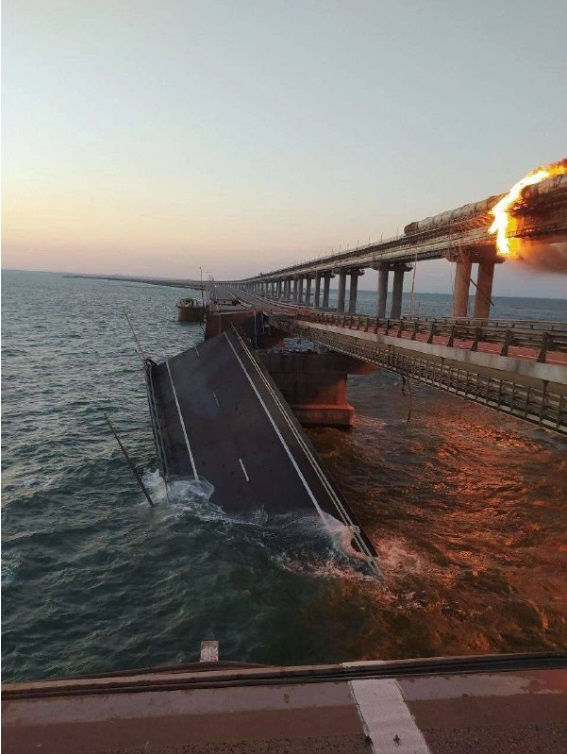 俄羅斯方面稱是運油火車最先起火發生爆炸。網上圖片