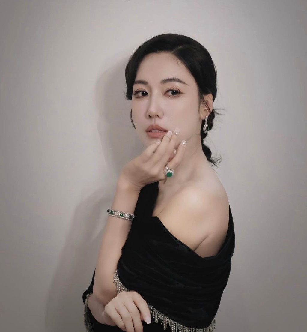 李施嬅與車崇健復合而遭網民斥責她「戀愛腦」。