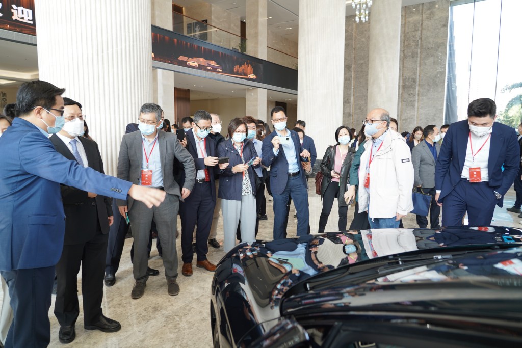 参访团亦到新能源汽车企业比亚迪考察。郭咏欣摄