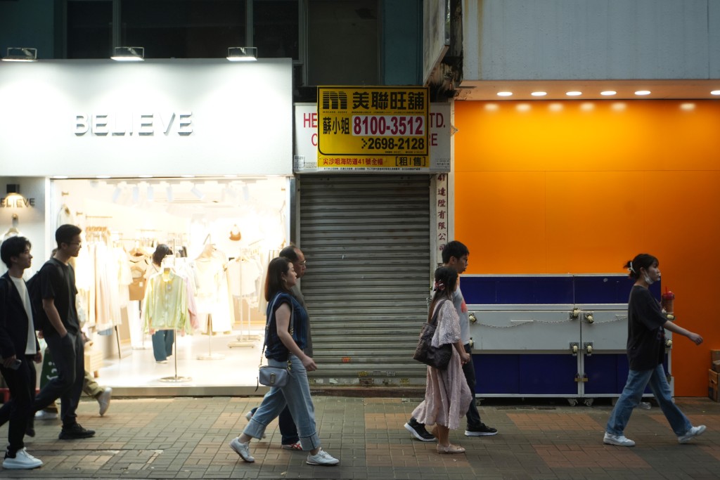 近日本港饮食及消费巿道疲弱，不少店铺结业。资料图片
