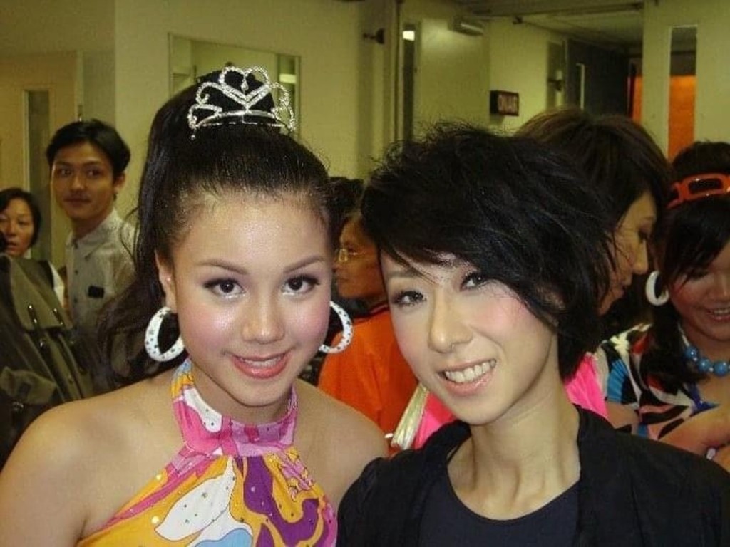 自幼在單親家庭長大的宋宛穎6歲開始學跳舞，同時為薛家燕藝術培訓中心的學員，她曾於2010年《TVB兒童節天才大匯演》及《歡樂滿東華》中演出。