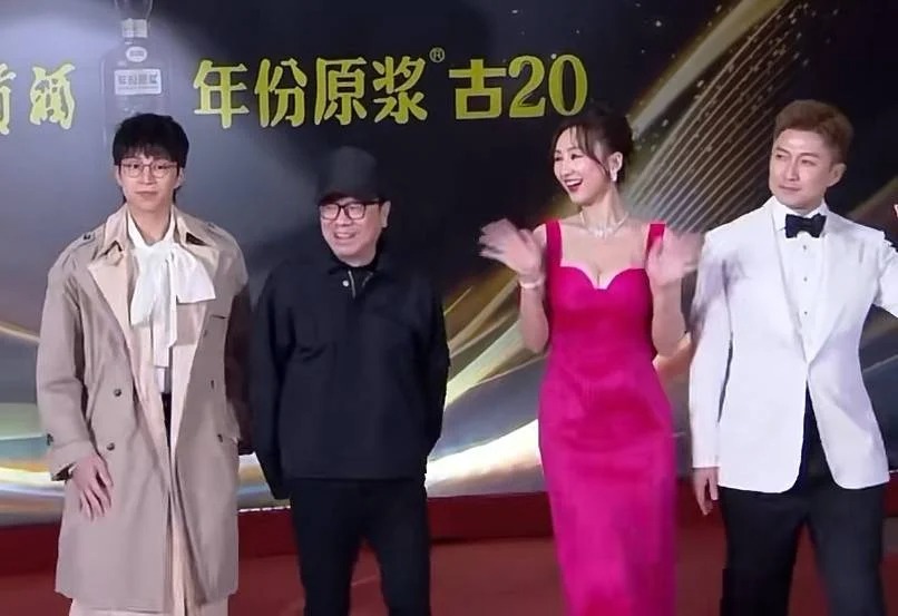 活動當晚，高海寧在陳山聰、吳業坤和導演鍾澍佳陪同下行紅地毯，全程表現風騷，低胸上陣艷壓群星，輕而易舉地成為全場焦點。