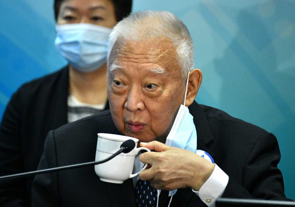 首任行政長官、前全國政協副主席董建華辭世,享年89歲。 首任行政長官、前全國政協副主席董建華辭世,享年89歲。
