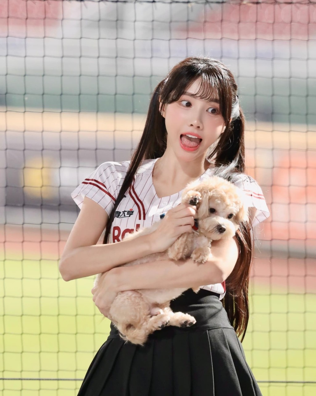筠熹沒想到被愛犬咬傷。 筠熹沒想到被愛犬咬傷。