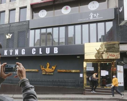 南韓梨泰院夜店群組增至153宗確診。AP資圖