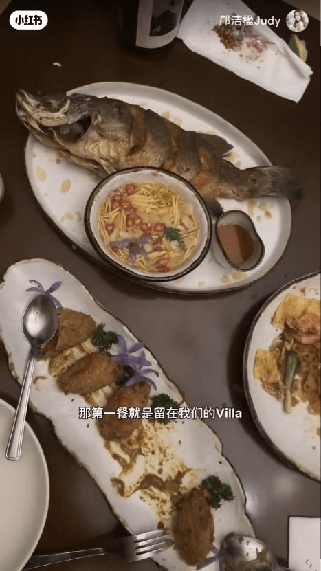 落机第一晚在Villa食大餐。