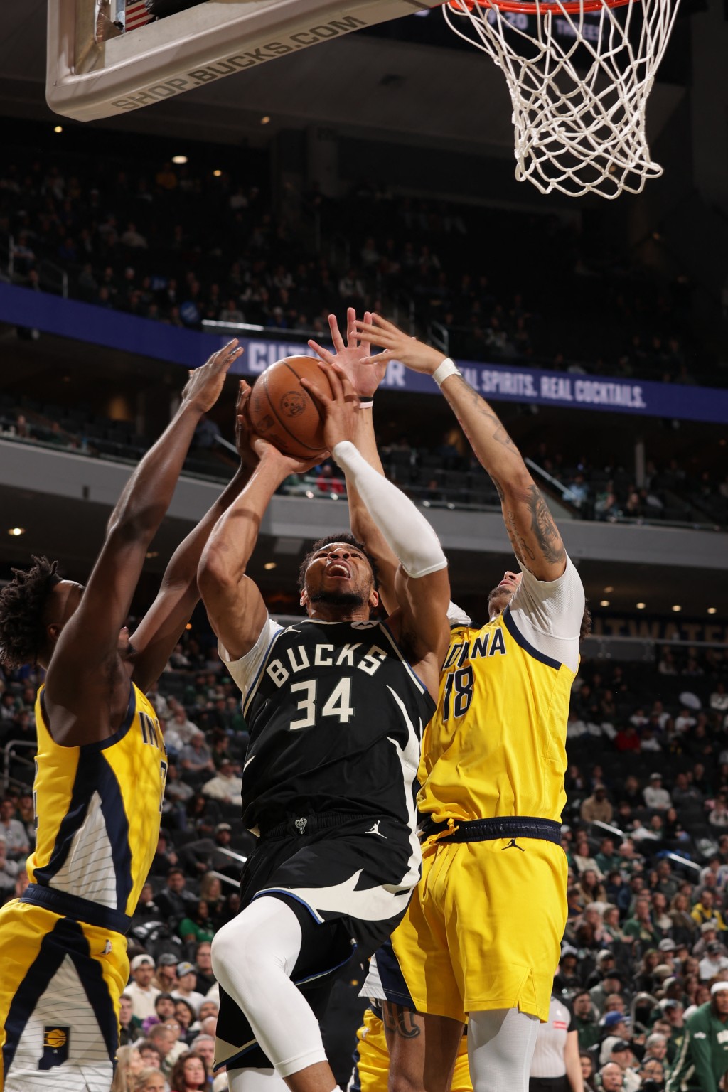 字母哥疑膝蓋過度伸展或再因傷缺席。法新社