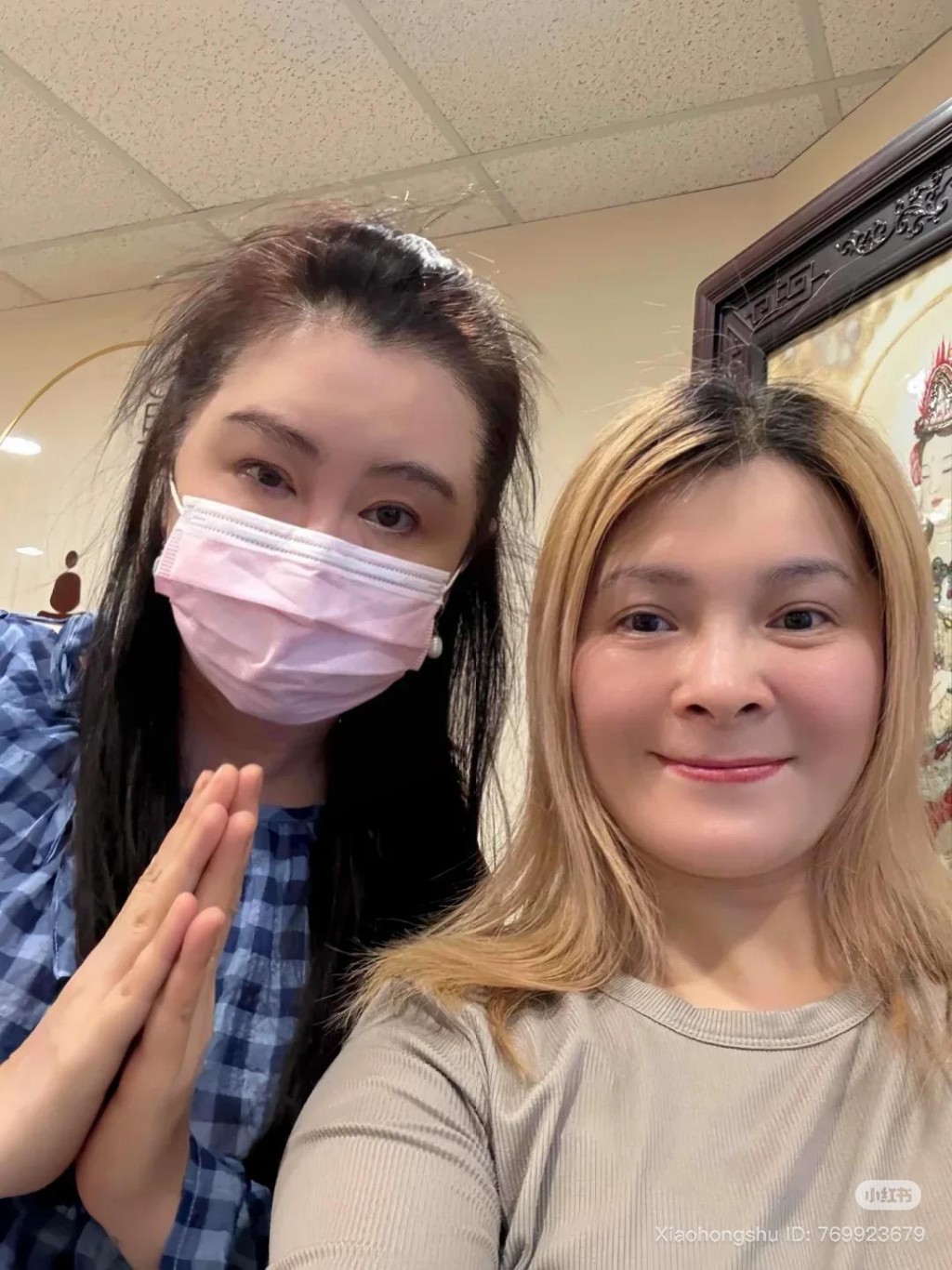 早前有內地網民分享與王祖賢的正面合照。