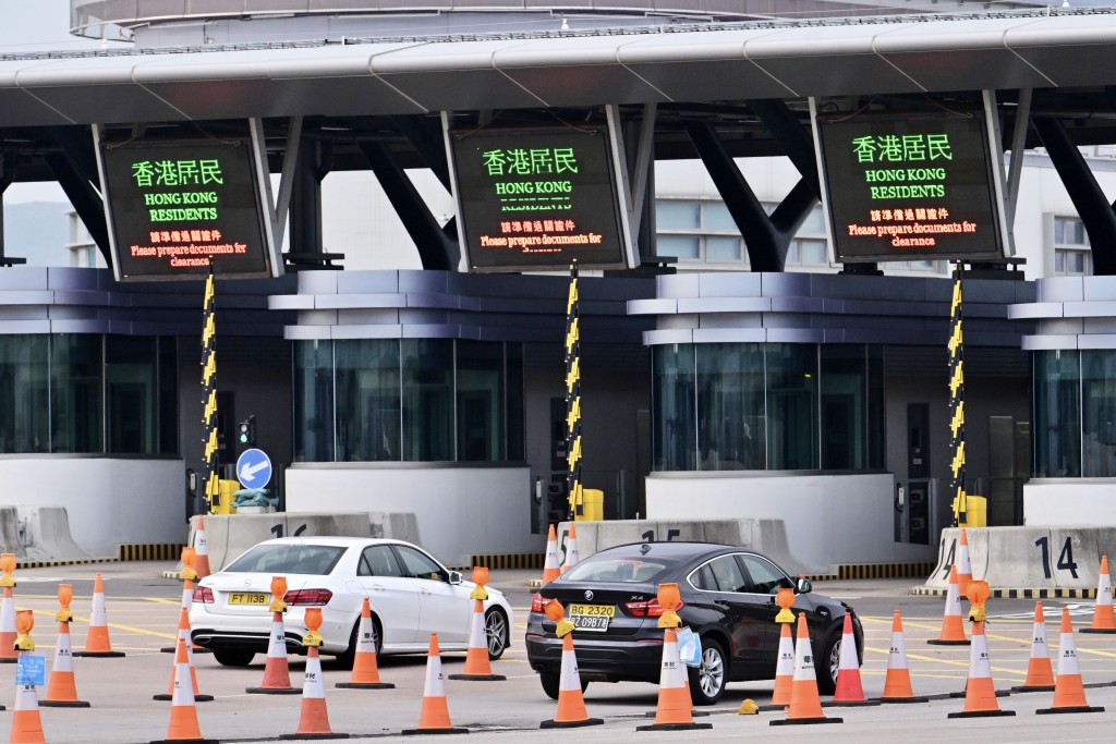 運輸署指持有有效香港配額的私家車可不限次數經大橋進出澳門。資料圖片