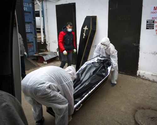 俄羅斯昨日單日染疫死亡數高達1,106人。美聯社圖片