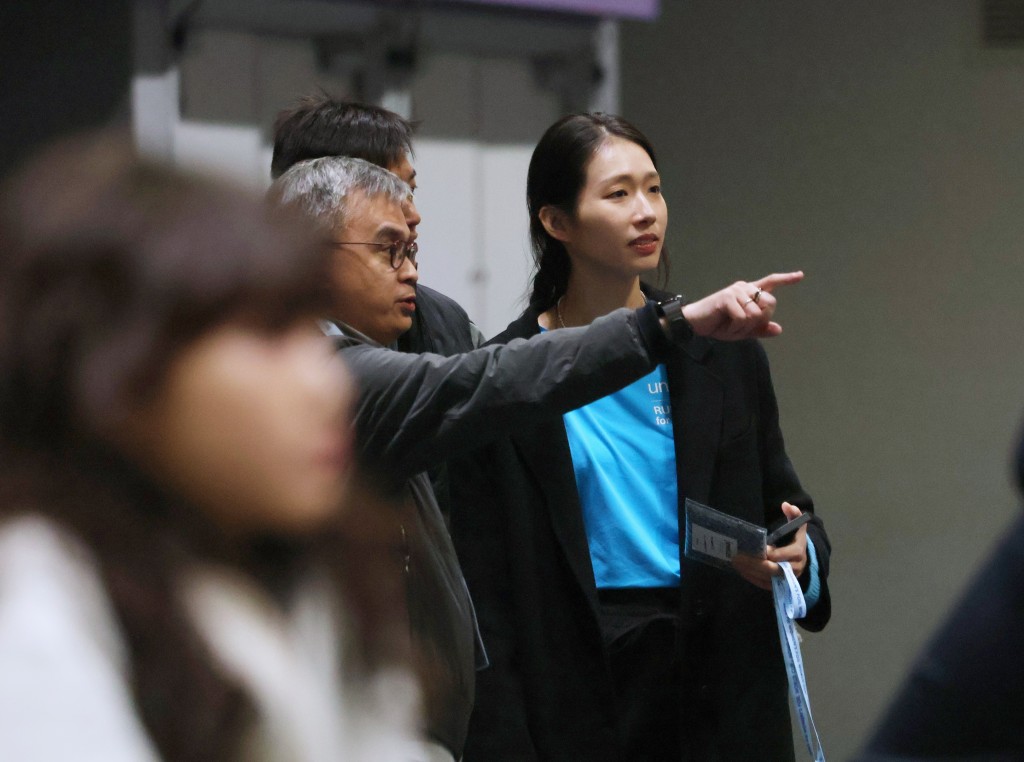 江旻憓難得假日，也到亞博館支持香港女子花劍隊。