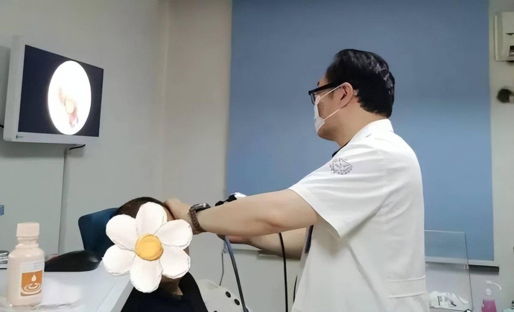 醫生立即為余男動手術。網圖