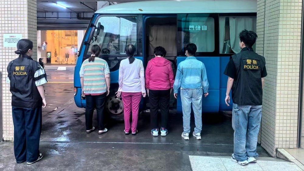 港師奶團4人遊澳門 疑街邊拾逾9萬元現金不報 齊齊被捕。澳門治安警圖片