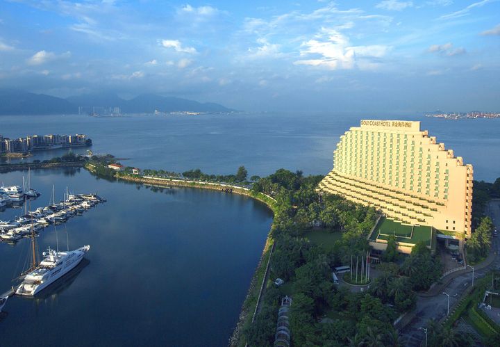 置身香港黄金海岸酒店，可在优美海景作伴下体验「在家工作」滋味。