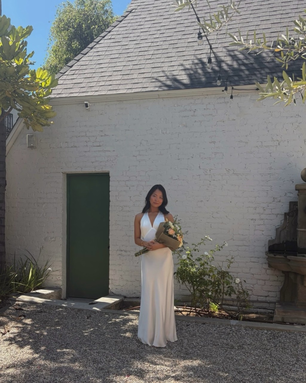 Allison Hsu慶祝生日，但打扮似結婚。