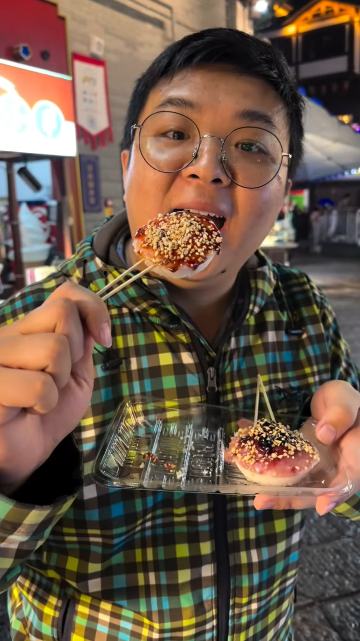 利愛安的丈夫長相非常可愛。