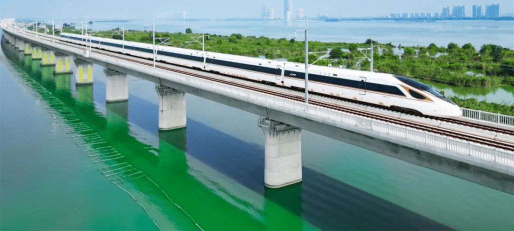 滬寧沿江高鐵是長三角地區城際軌道交通網的骨幹線路。