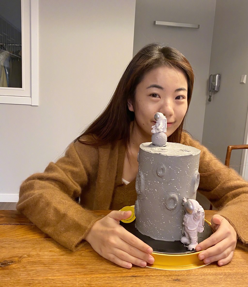天才文學少女蔣方舟被清華教授指控學術造假。微博