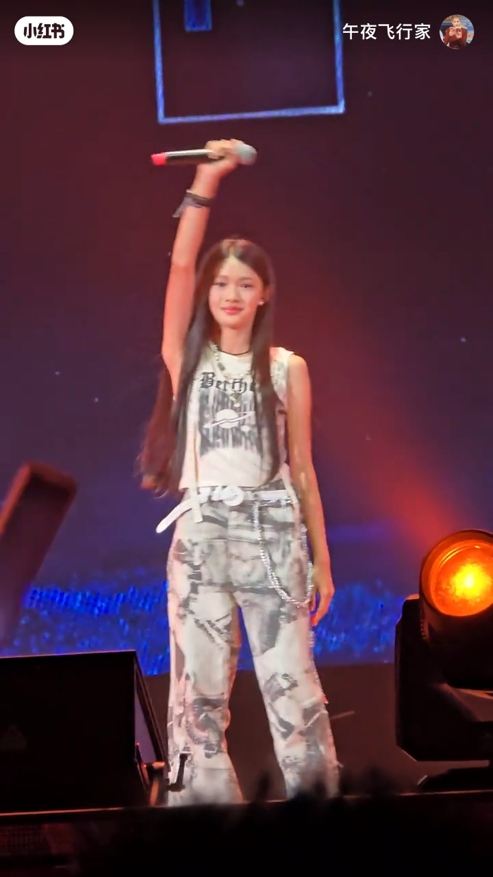 羅嘉良12歲女兒Sela顏值極高,被指撞樣張栢芝。 羅嘉良12歲女兒Sela顏值極高,被指撞樣張栢芝。