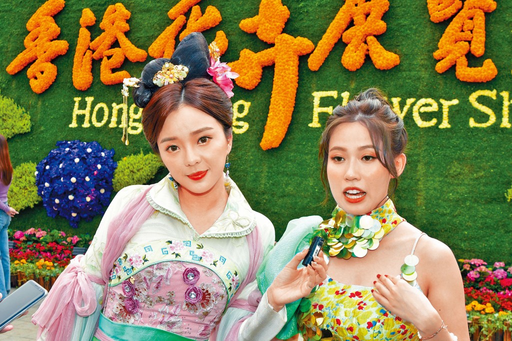 余思霆（左）與波波吝嗇好身材。