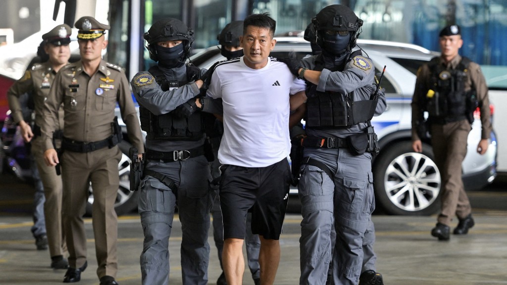 KK園區「揸fit人」佘智江被押送至曼谷機場，引渡回中國受審。 路透社