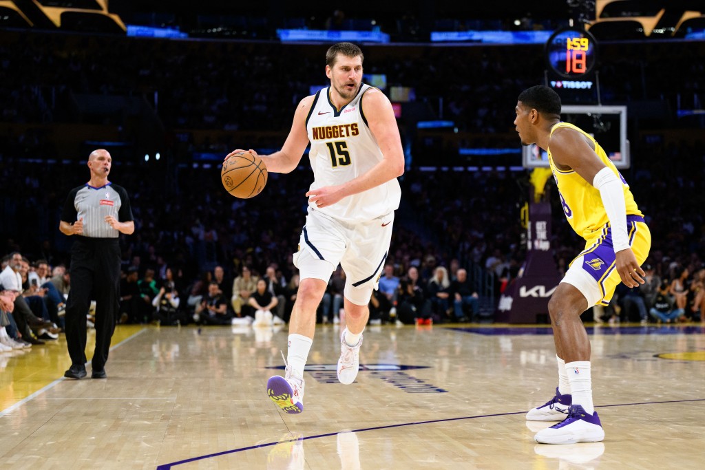 金塊中鋒約基治上演頂級大三元。路透社