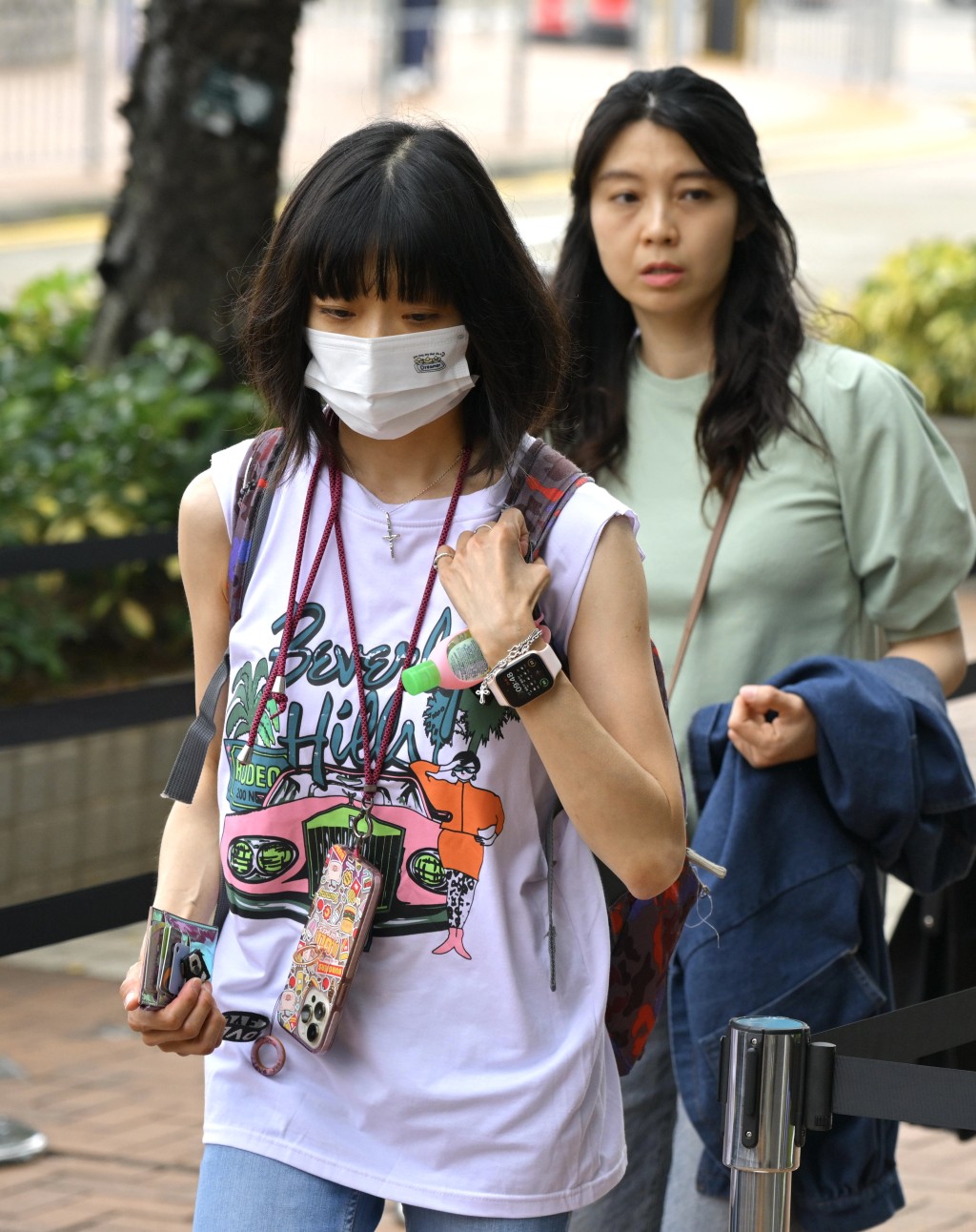 宏昌阁24楼住户高以蕾（白衫）到场作供。