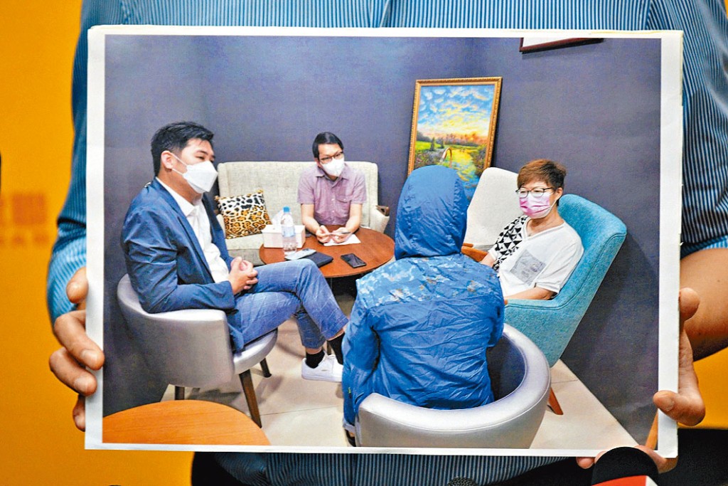 民建聯立法會議員陳克勤和周浩鼎，曾與受害人家屬會面。