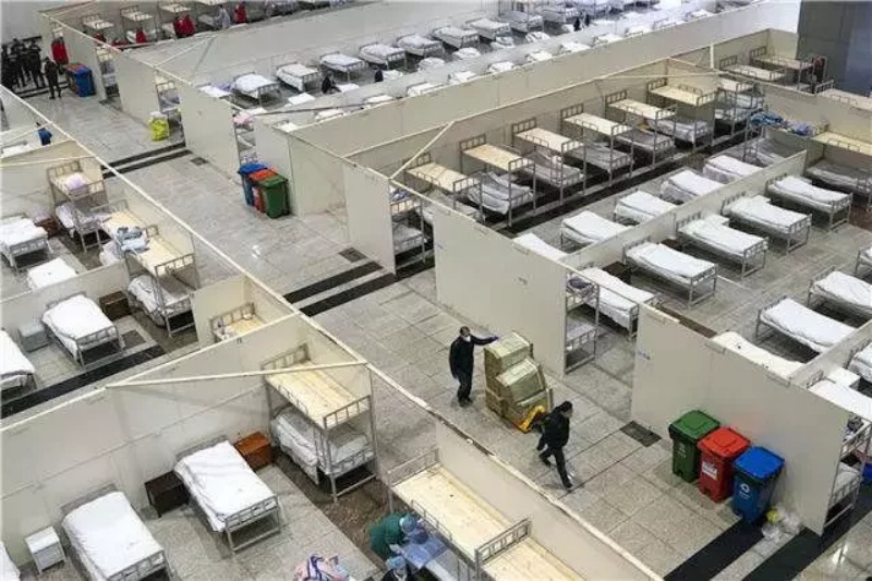 廣州工人正忙於快建設方艙醫院。新華社