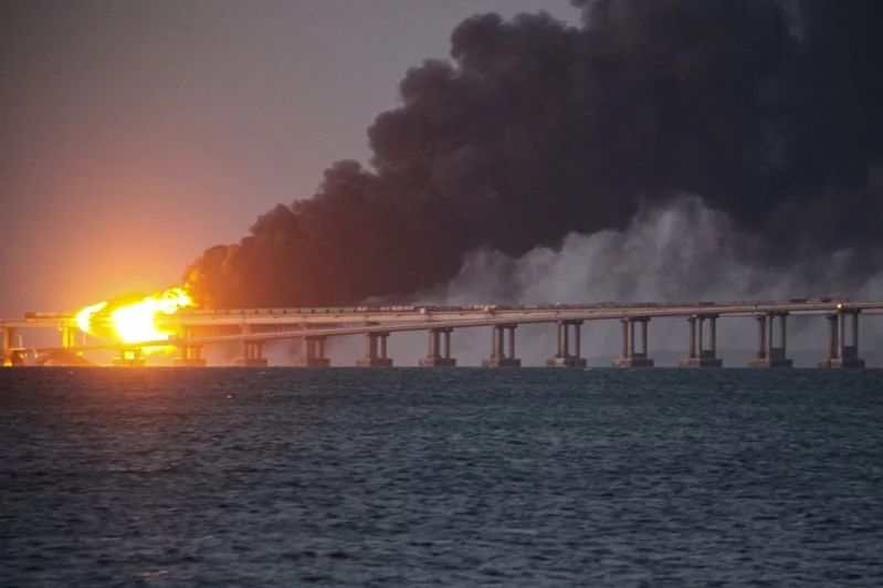 克里米亚大桥于当地10月8日发生爆炸。AP