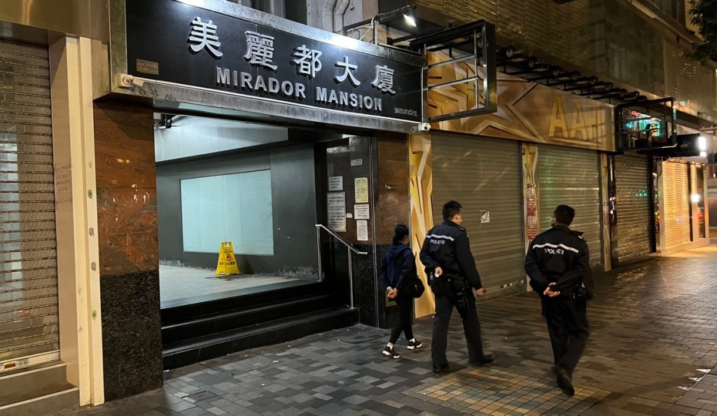 男子於美麗都大廈內燒炭。