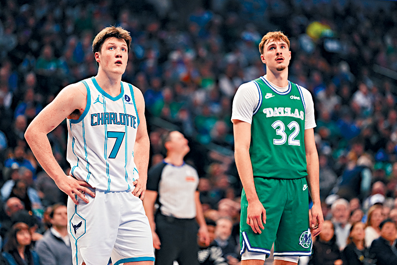 法拉格（右）力壓前大學隊友肯尼普（左）成為最佳新秀。