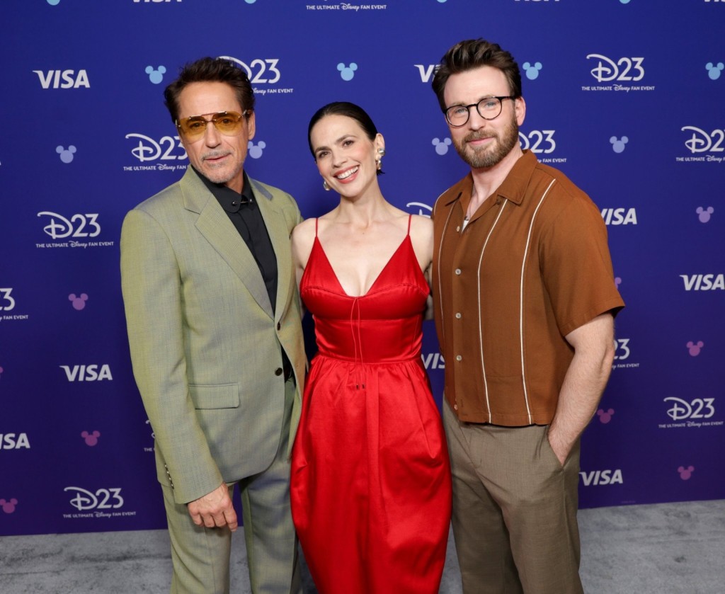 羅拔唐尼、Hayley Atwell、基斯伊雲斯齊出席D23,宣傳《復聯5》。 羅拔唐尼、Hayley Atwell、基斯伊雲斯齊出席D23,宣傳《復聯5》。