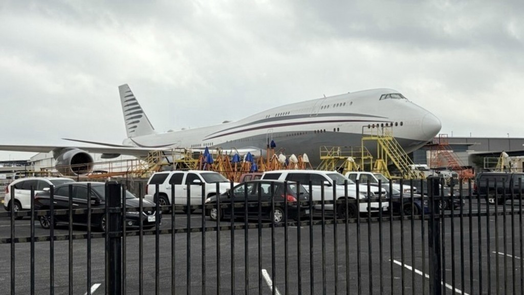 5月2日，一架採用卡塔爾王室飛機配色塗裝的波音 747 飛機停放在德州聖安東尼奧國際機場。 美聯社