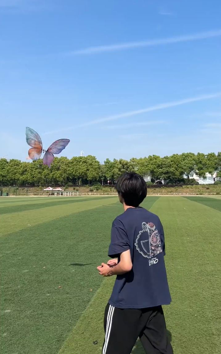 艾雨慶研發出的仿生蝴蝶一推出市場即大受歡迎。楚天職教傳播研究院