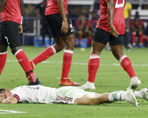 羅辛奴重創離場。 AP