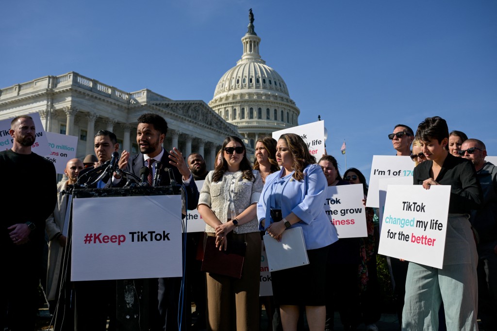 日前，大批TikTok支持者聚集在美國國會。 路透社