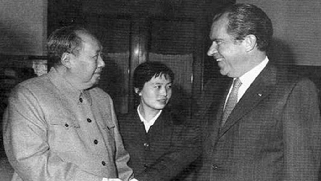 毛澤東會見前美國總統尼克遜，張玉鳳在場。
